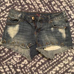 Very cute Decree jean shorts!